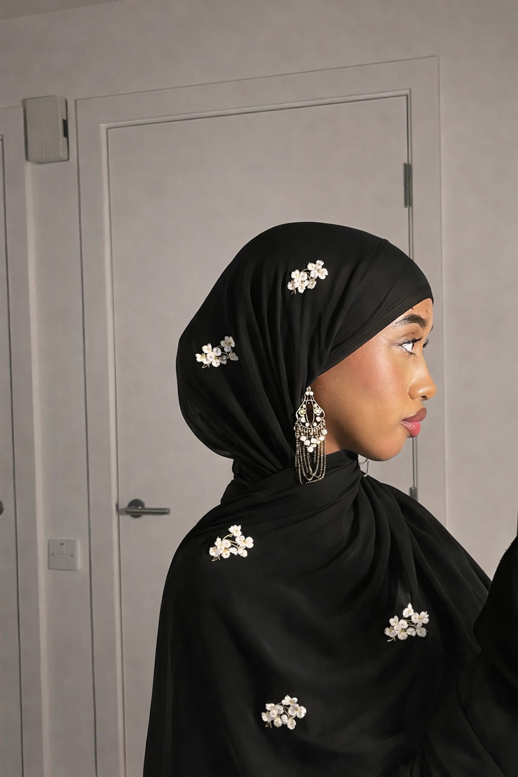 Hijab Mousseline Broderie Fleur Élan moderne