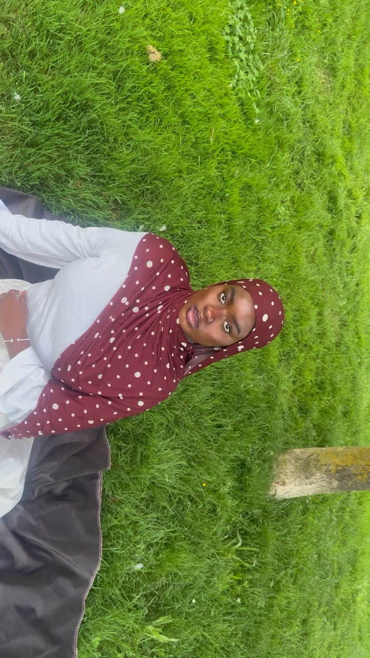 Hijab petit pois bordeaux Élan moderne