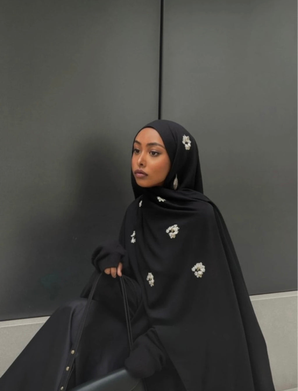 Hijab Mousseline Broderie Fleur Élan moderne