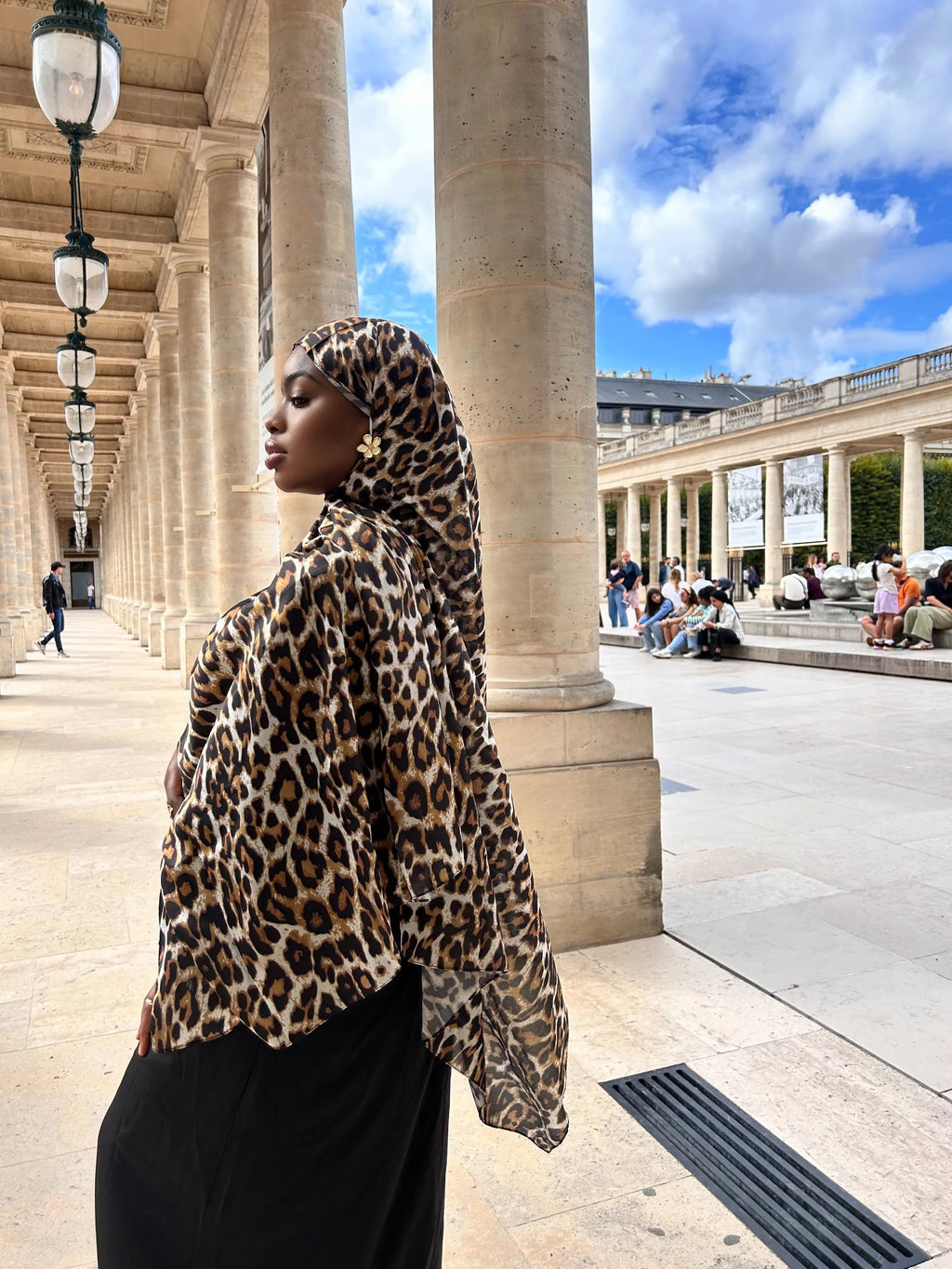 Hijabs imprimé léopard en satin Élan moderne