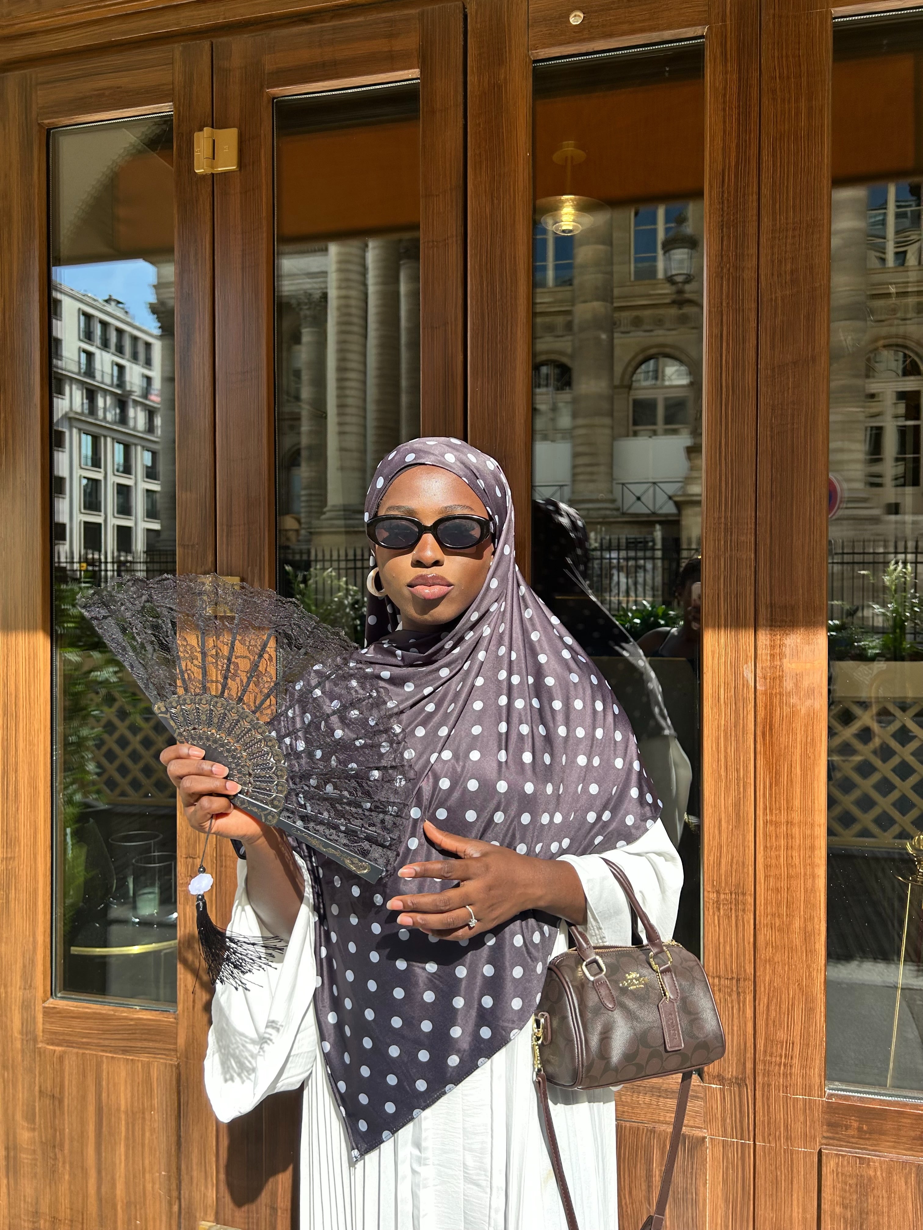 Hijab petit pois noir jersey liquide Élan moderne