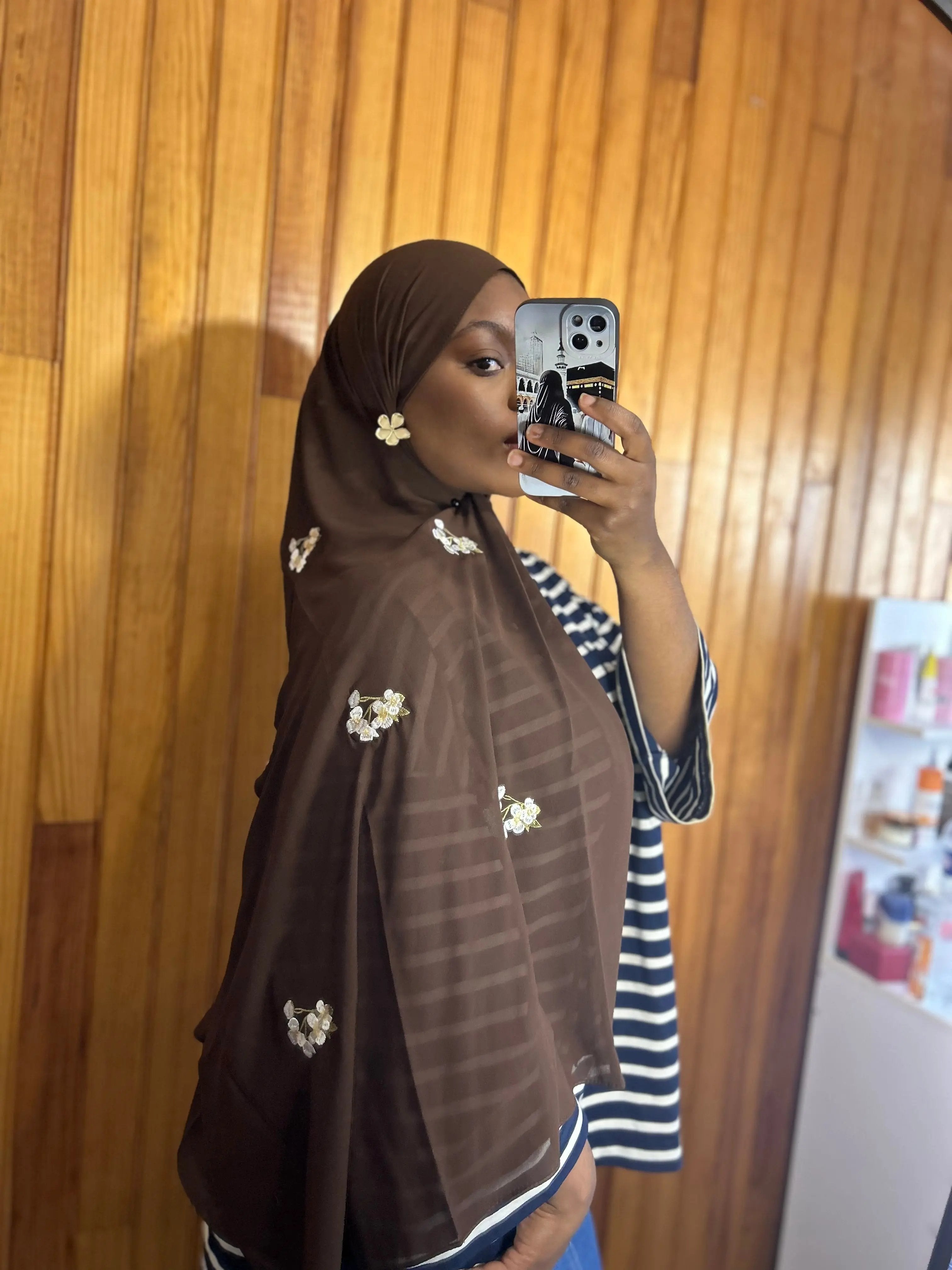 Hijabs mousseline en broderie fleur Élan moderne