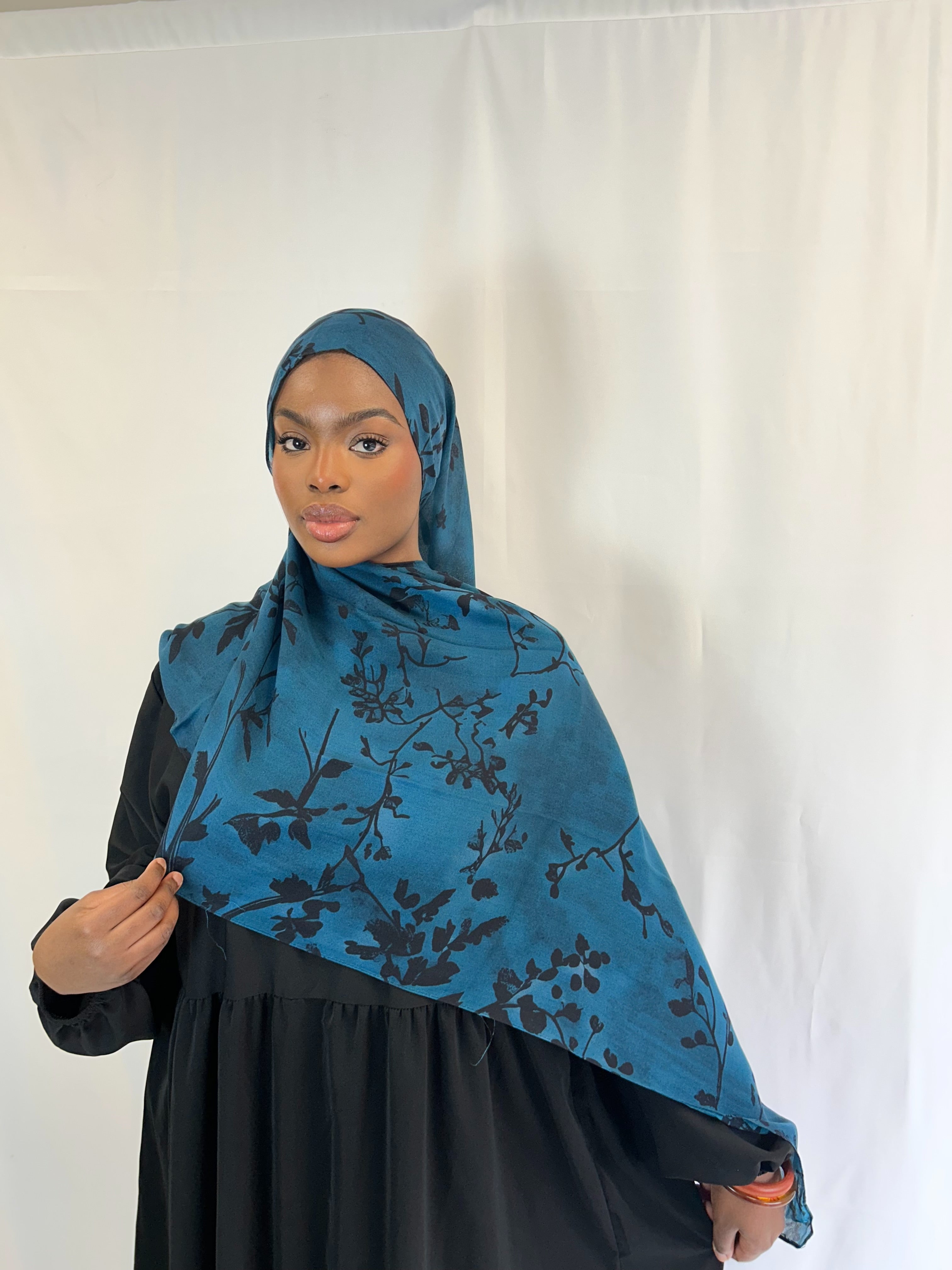 Hijab Blue Élan moderne