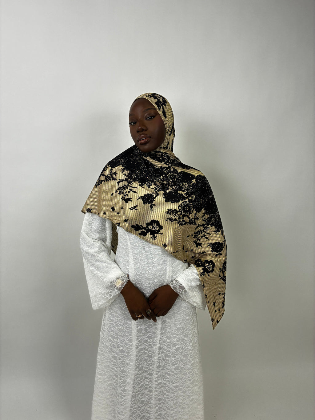 Hijab jersey Floral Noir & Doré Élan moderne