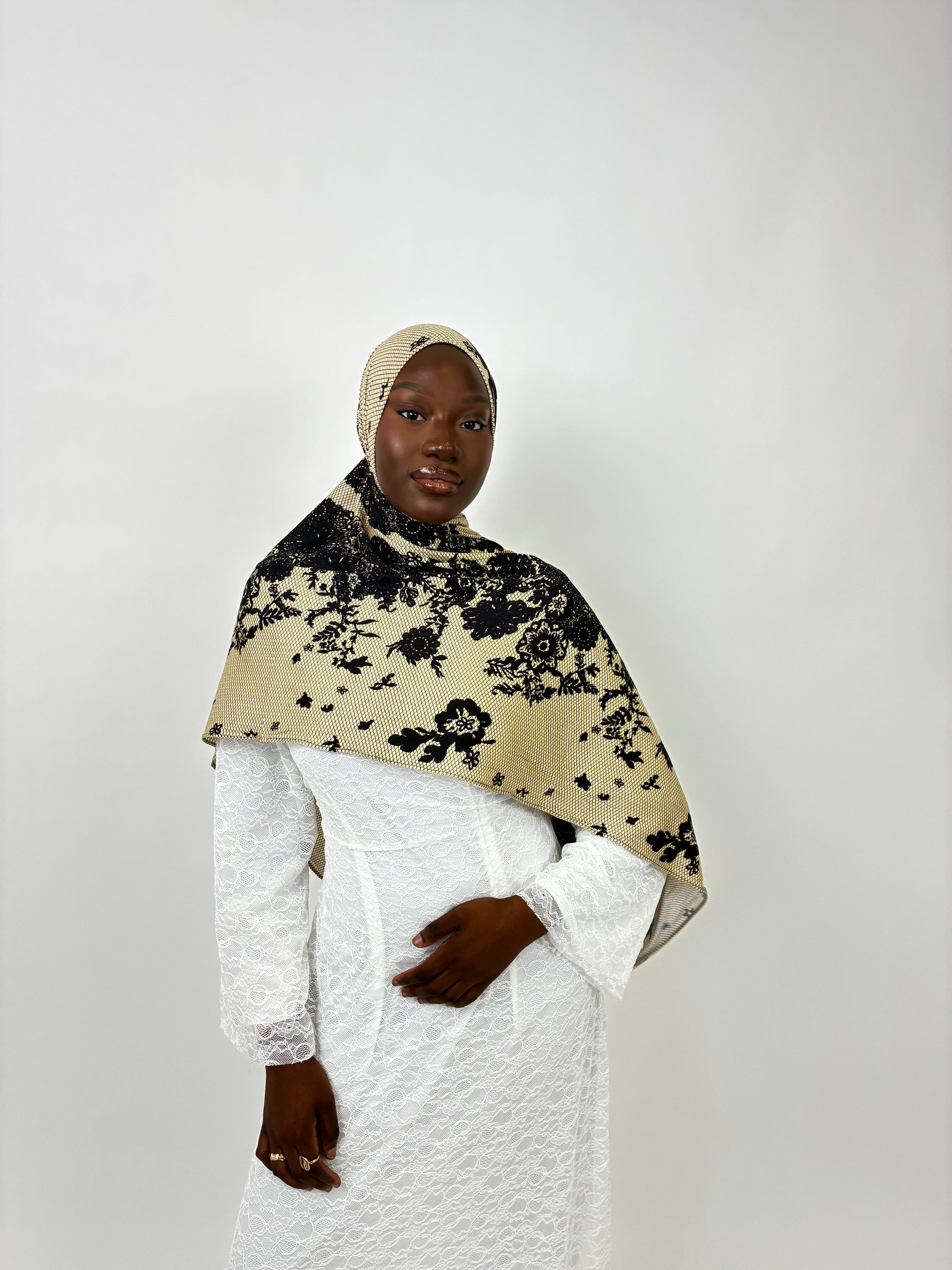 Hijab jersey Floral Noir & Doré Élan moderne
